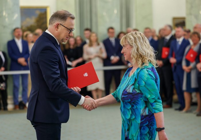 President Andrzej Duda congratulates Professor Magda Remisiewicz